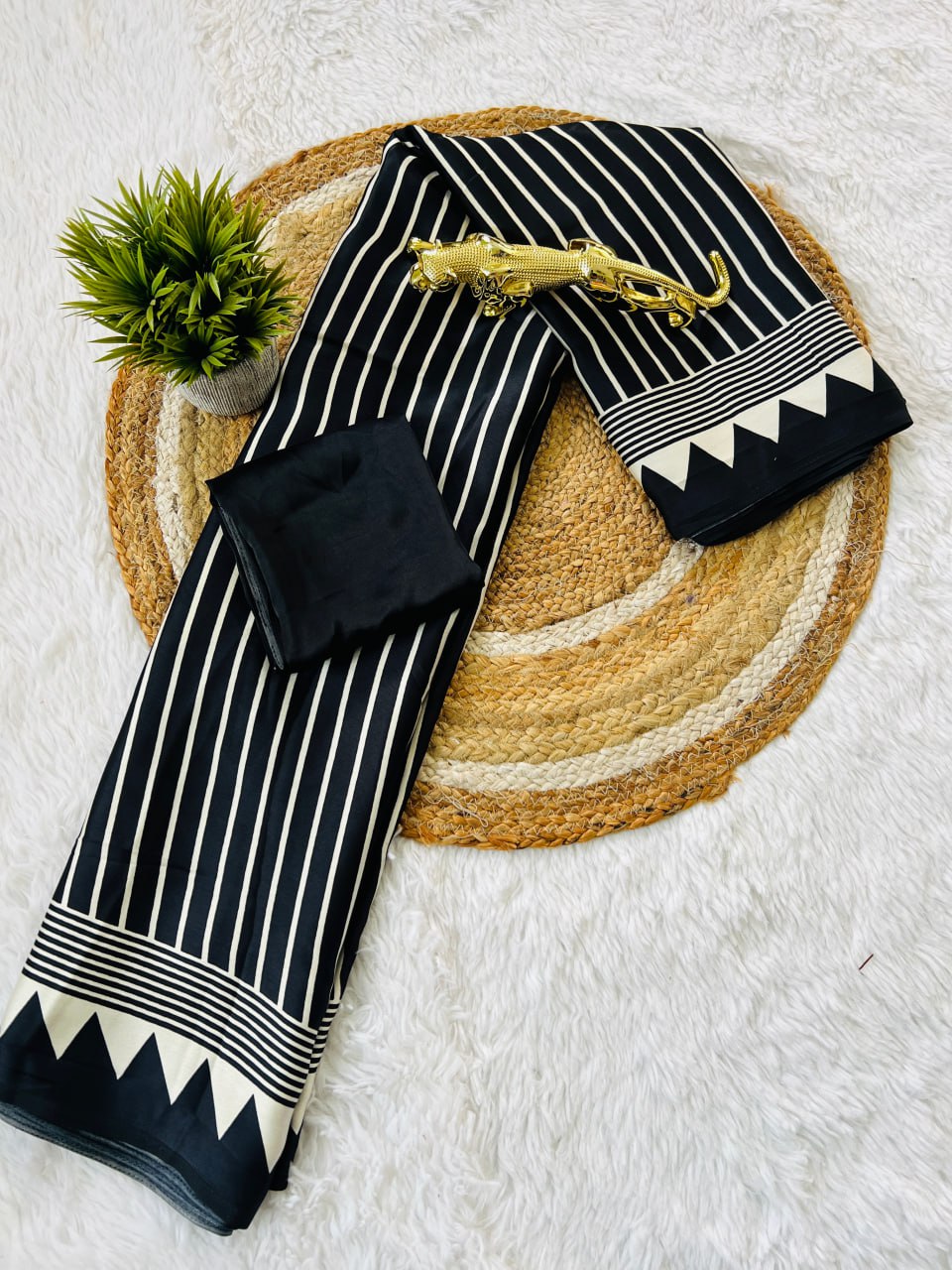 Black & White Saree with Bold White Circle Pallu – Modern Designer Look