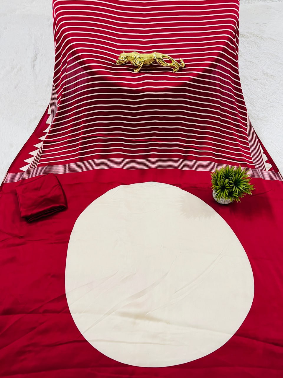 Maroon & White Saree with Bold White Circle Pallu – Modern Designer Look