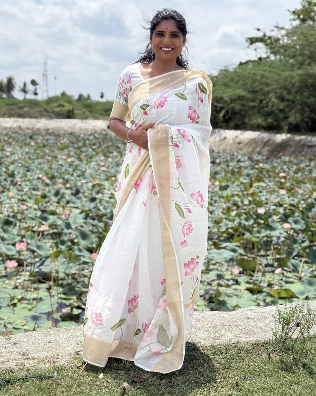 Elegant White Linen Saree with Pink Lotus Digital Print and Golden Border