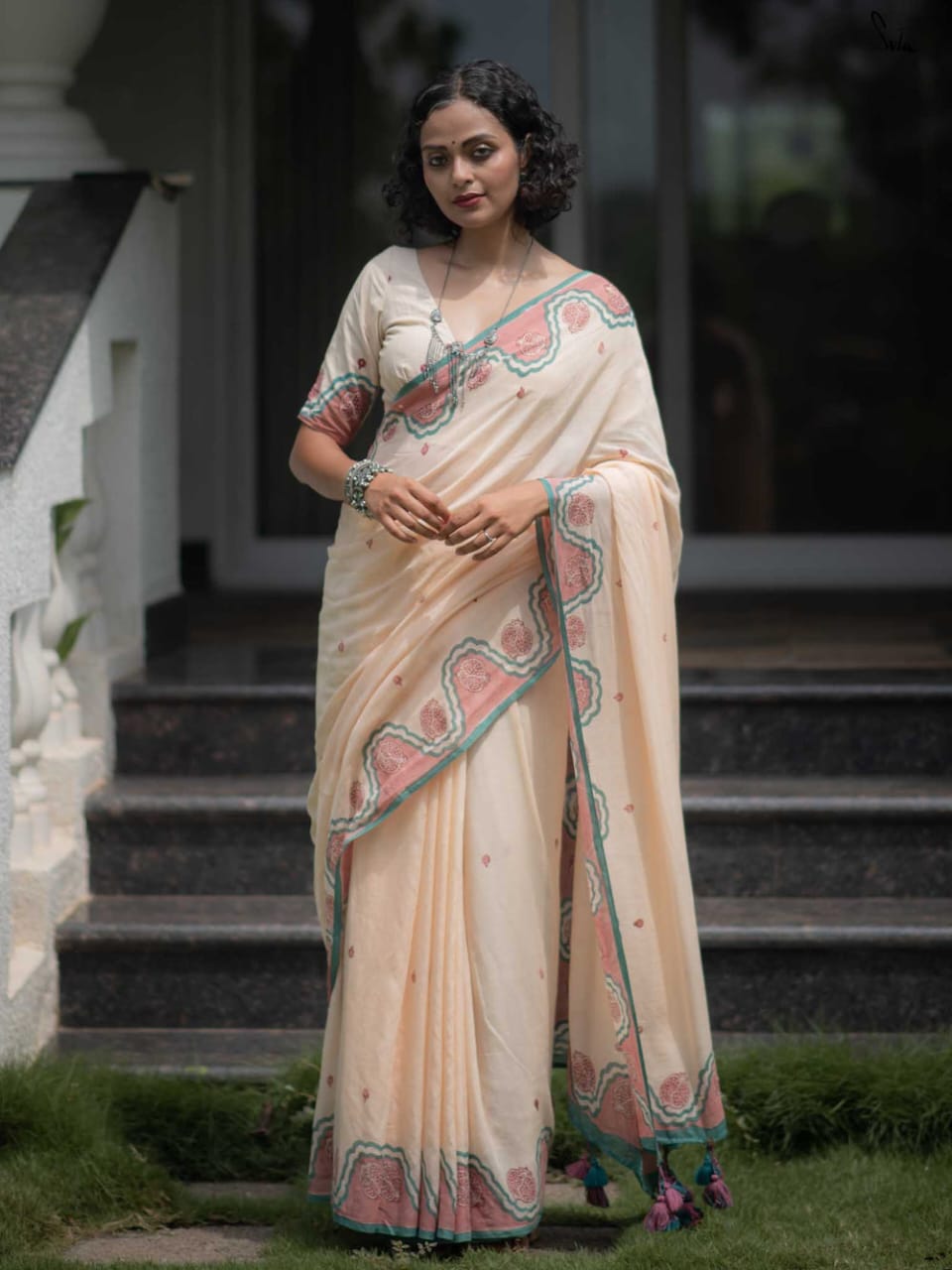 Elegant Linen Digital Print Saree in Pastel Beige
