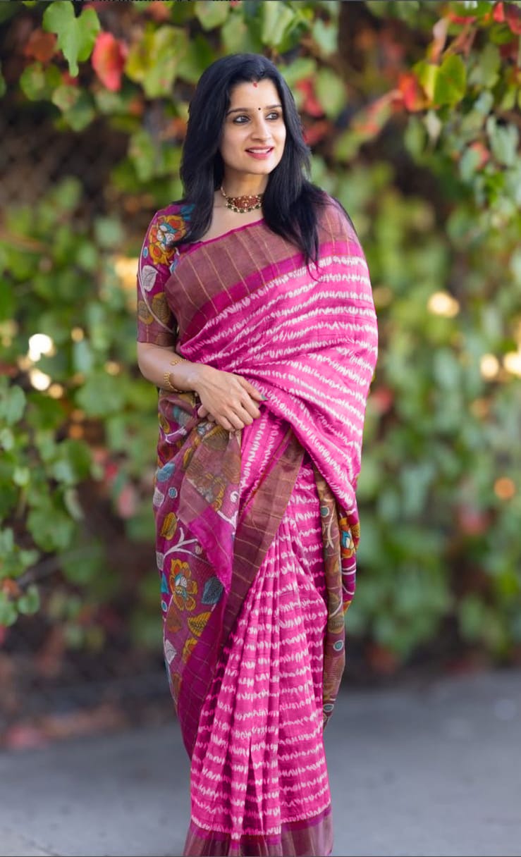 Graceful Magenta Linen Digital Print Saree with Ikat Design