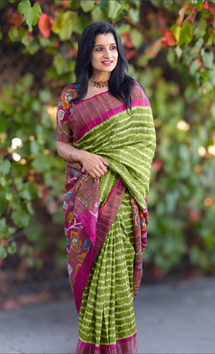 Graceful Green Linen Digital Print Saree with Ikat Design