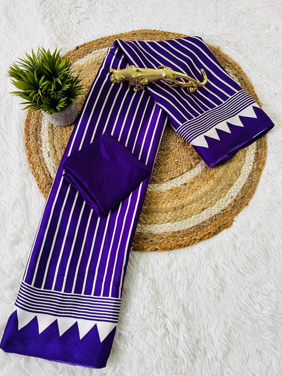 Purple & White Saree with Bold White Circle Pallu – Modern Designer Look