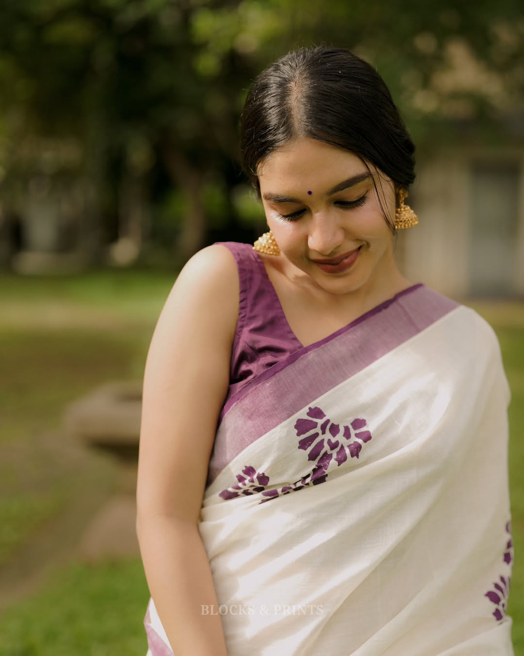 Elegant Handloom Linen Saree with Contrast Purple Border & Floral Prints