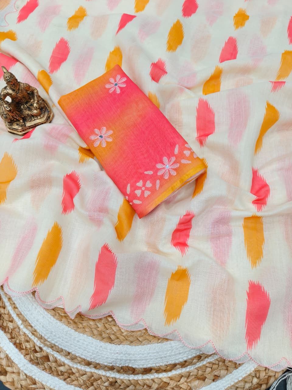 Soft Linen Digital Print Saree with Multicolor Brushstroke Design & Contrast Pink Blouse