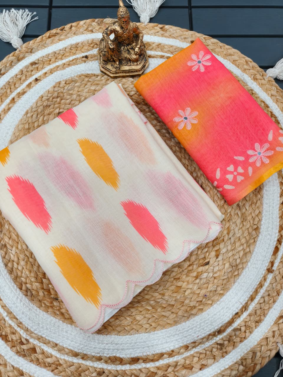 Soft Linen Digital Print Saree with Multicolor Brushstroke Design & Contrast Pink Blouse