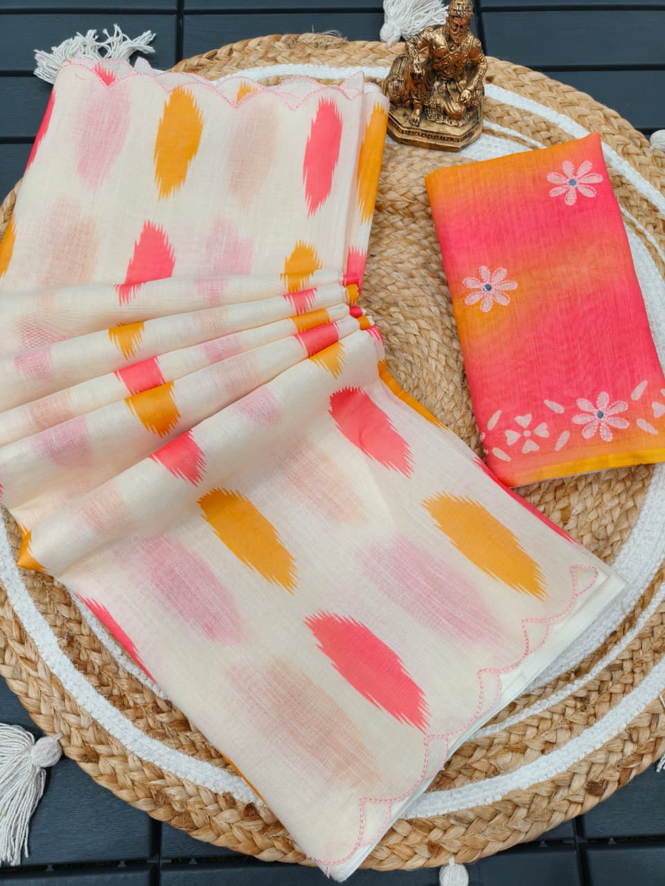 Soft Linen Digital Print Saree with Multicolor Brushstroke Design & Contrast Pink Blouse