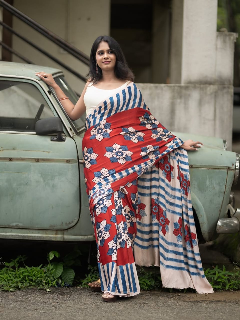 Trendy Digital Print Soft Silk Saree with Floral & Striped Design