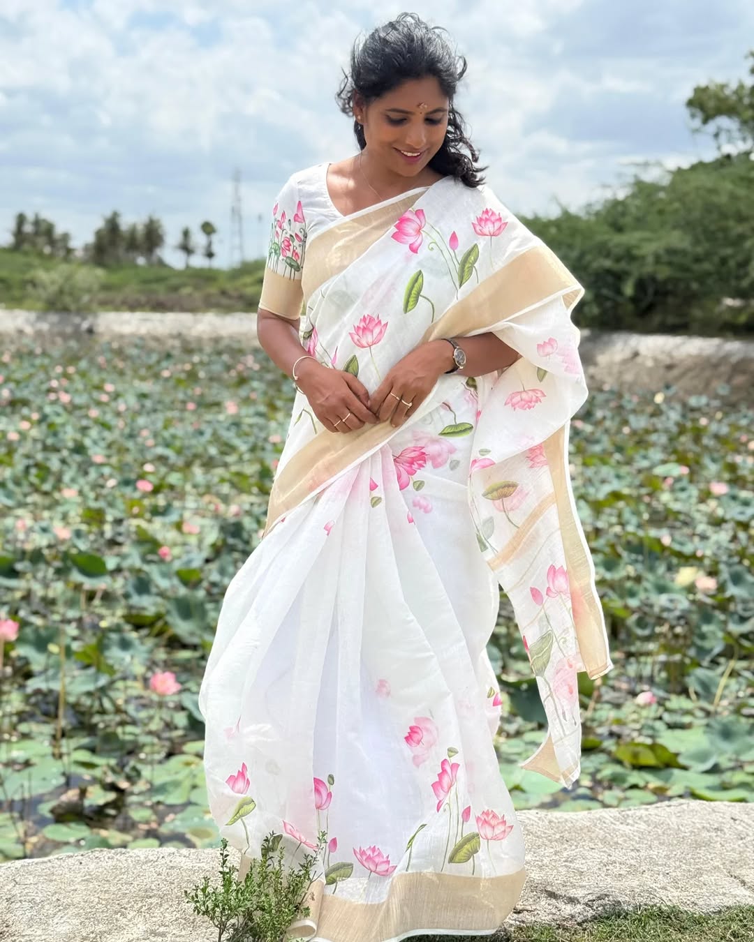 Elegant White Linen Saree with Pink Lotus Digital Print and Golden Border