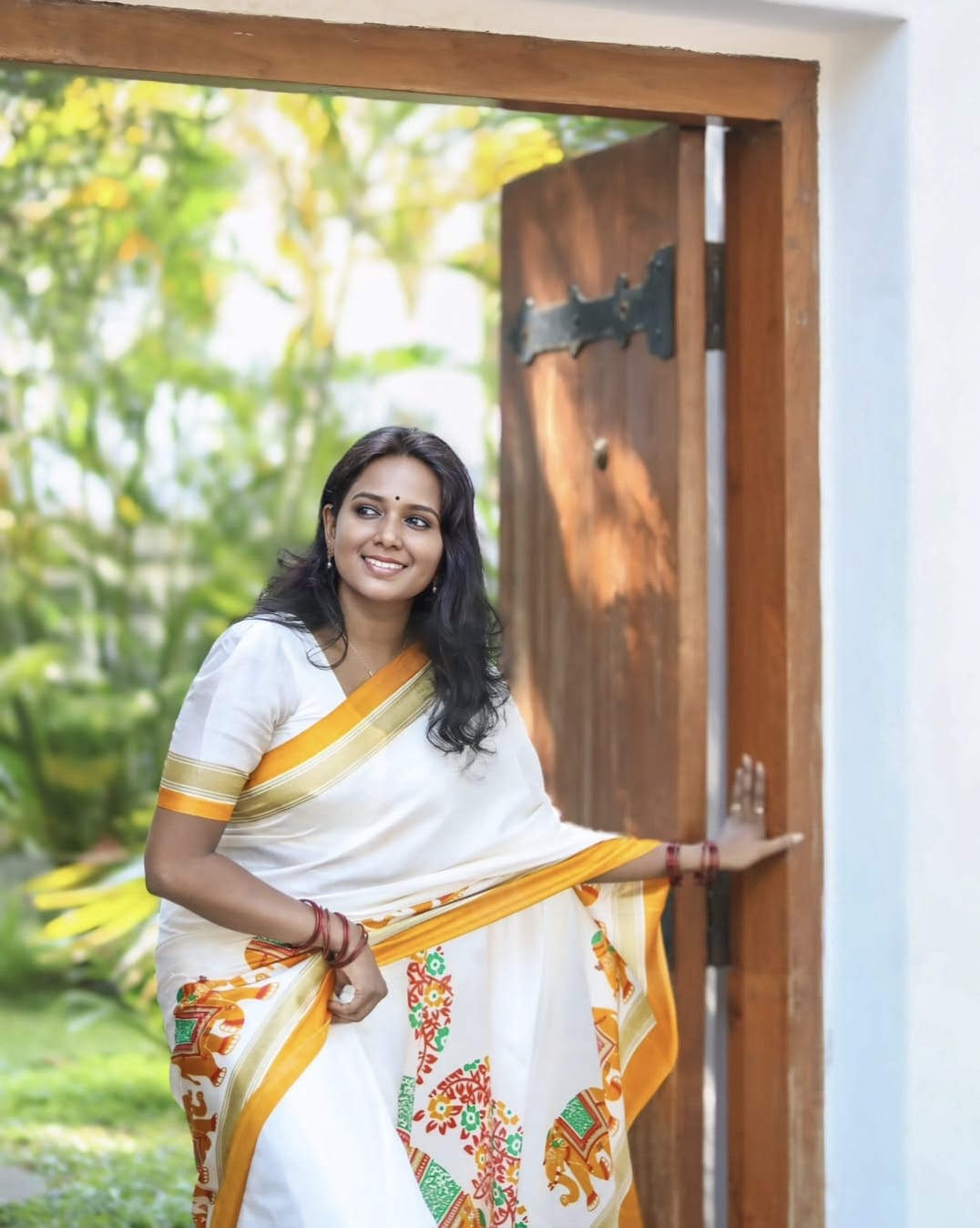 Elegant White & Mustard Linen Saree with Kerala-Style Border
