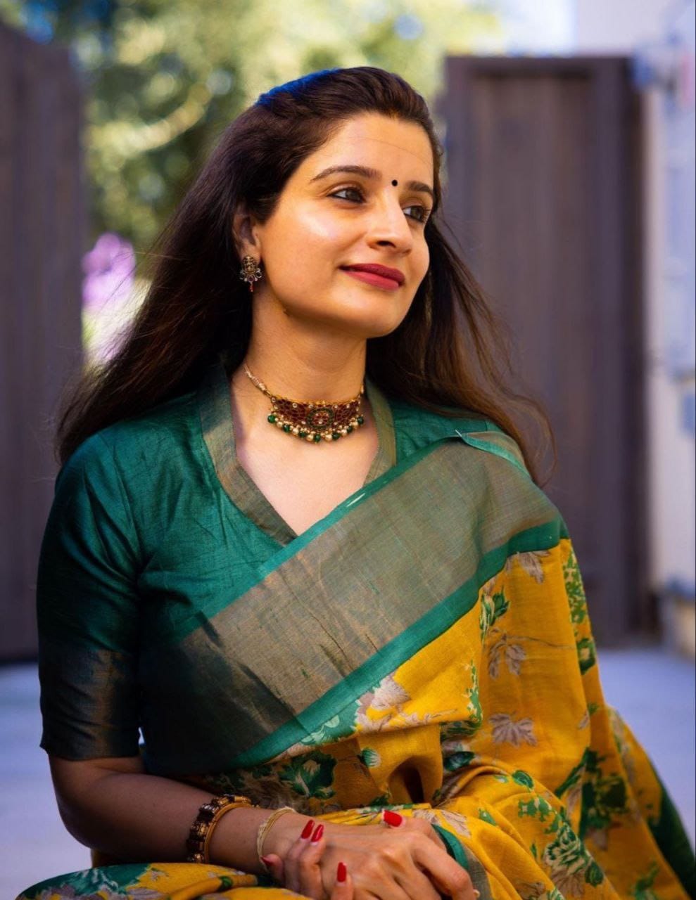 Elegant Linen Saree with Yellow Floral Body & Green Pallu